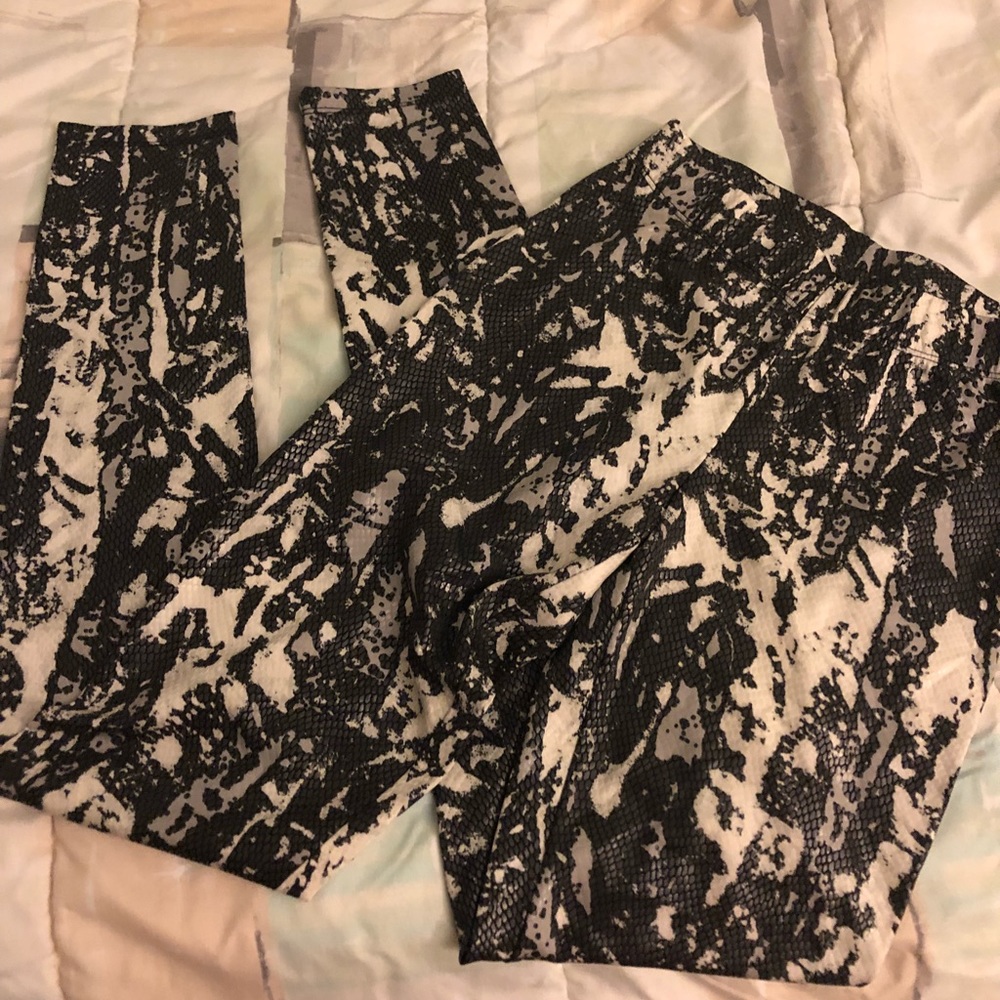 XS INC snakeskin leggings